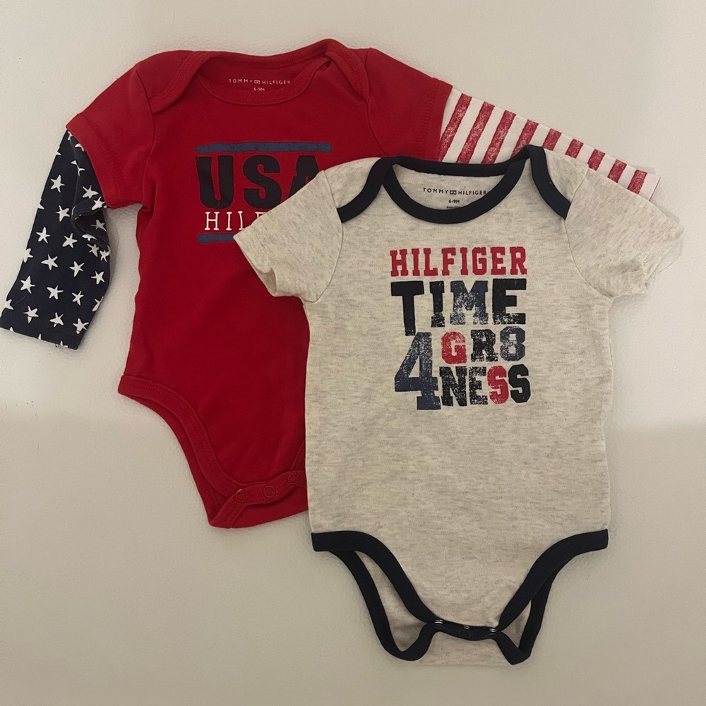 Tommy Hilfiger Baby Boy’s Jumpsuit bodysuit Bundle Of 2 Size 6-9 Month’s